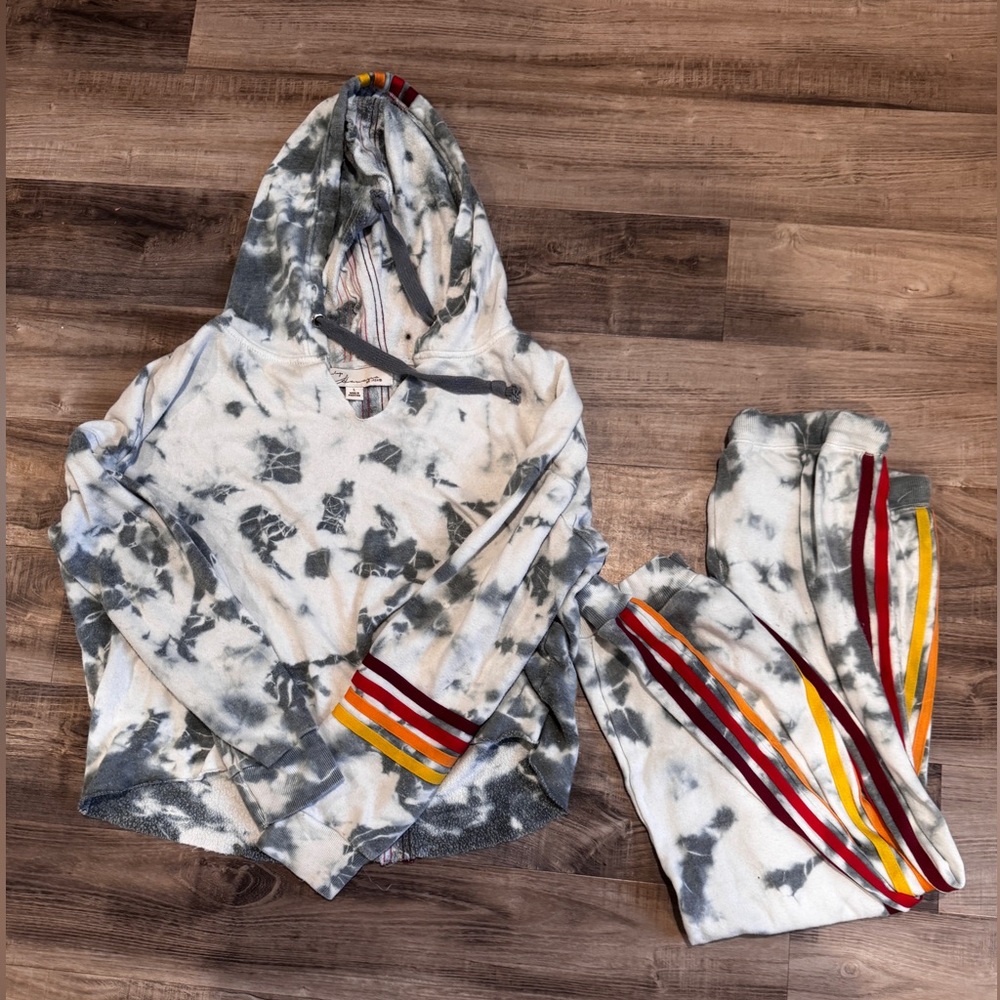 Gray and retro striped Tie-Dye sweat set